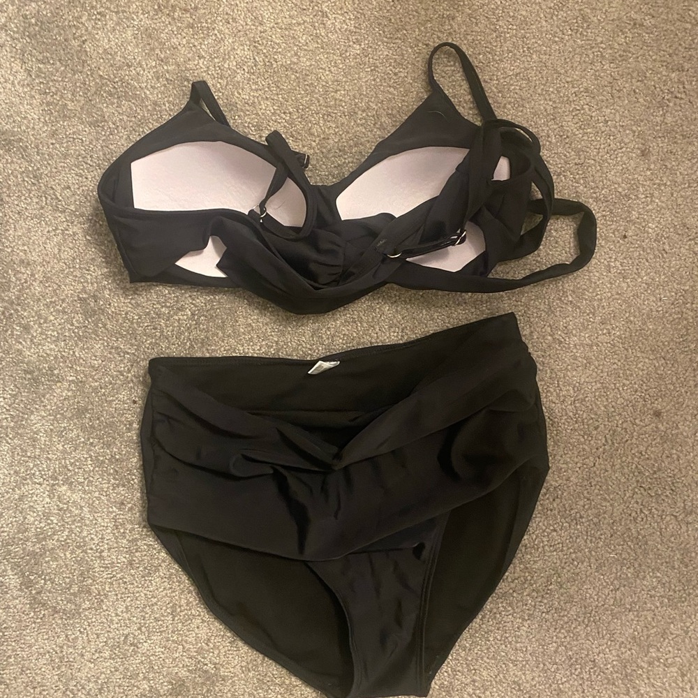 Stylish Black Bikini Set - Picture 4 of 4